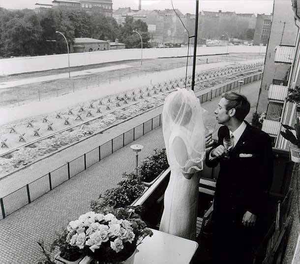 Berlin Wall: a tale of two cities